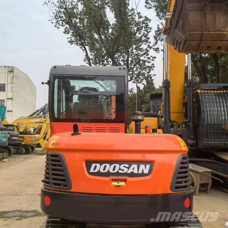 Doosan DX60 حفارات زحافة