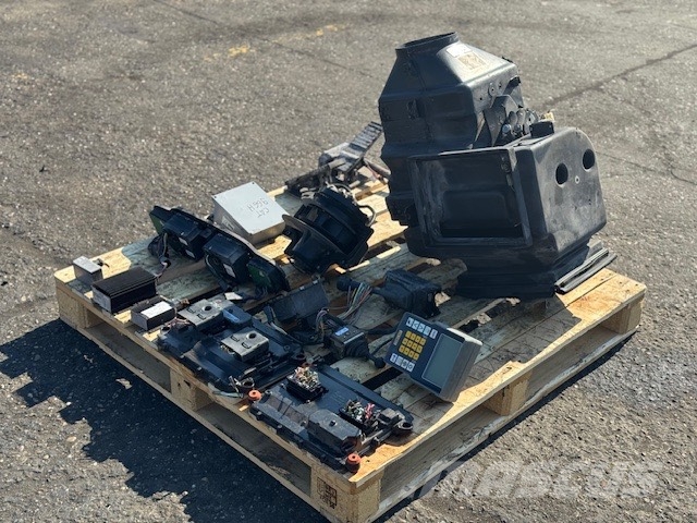 CAT 966 H USED CAB PARTS Cabine en interieur