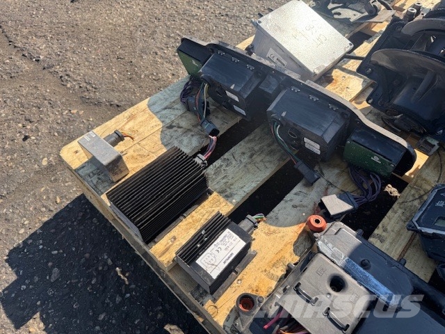 CAT 966 H USED CAB PARTS Cabine en interieur
