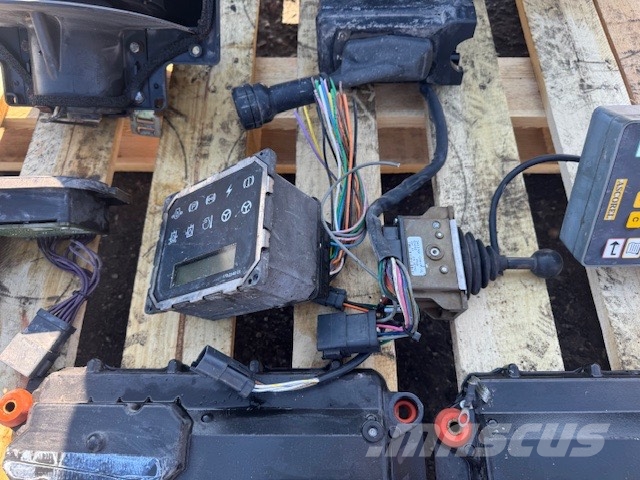 CAT 966 H USED CAB PARTS Cabine en interieur