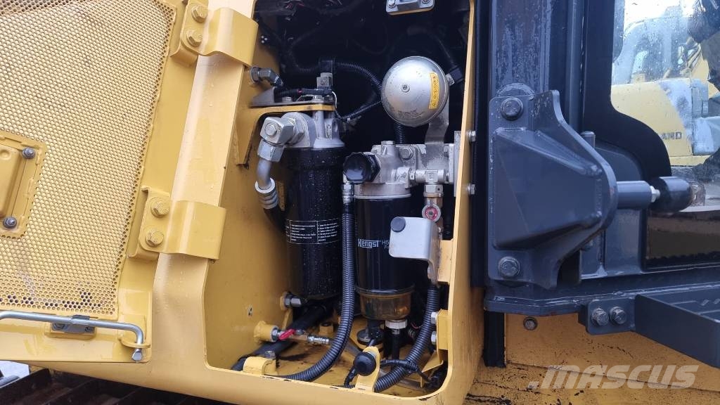 Komatsu D 51 PX-24 E0 With TopCon Crawler dozers