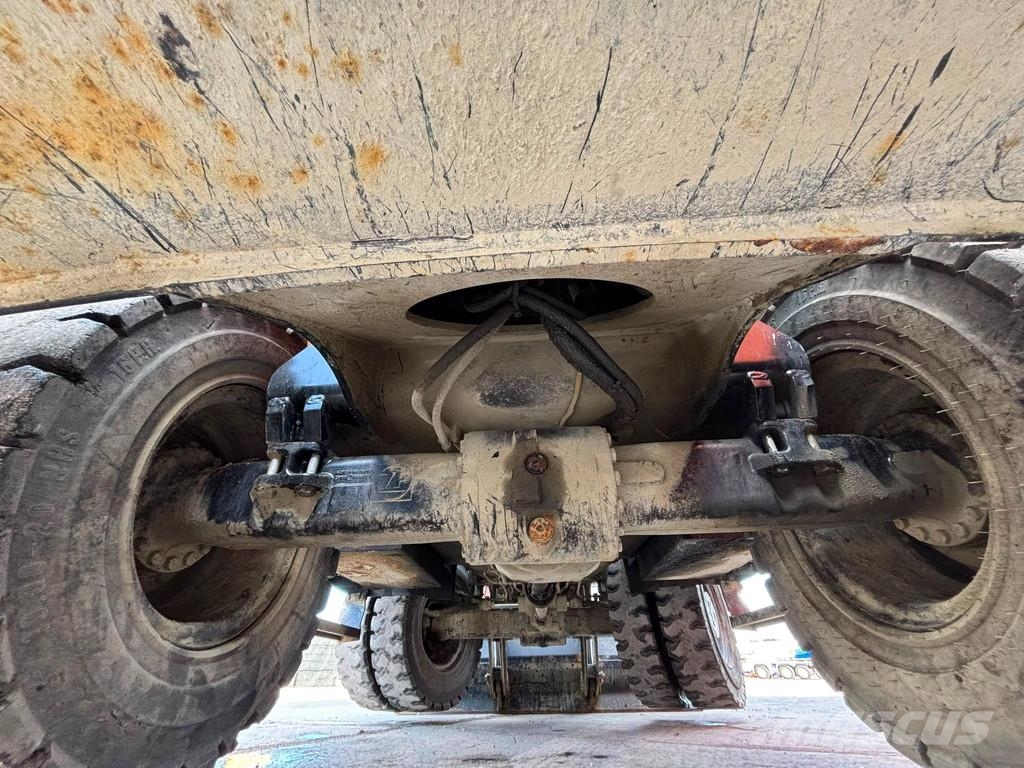 CAT M 315 F TILTROTATOR / AC / CENTRAL LUBRICATION Gumikerekes kotrók