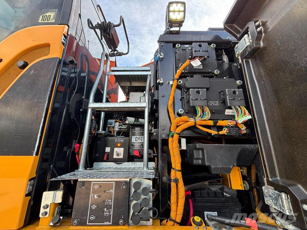 CAT M 315 F TILTROTATOR / AC / CENTRAL LUBRICATION Gumikerekes kotrók