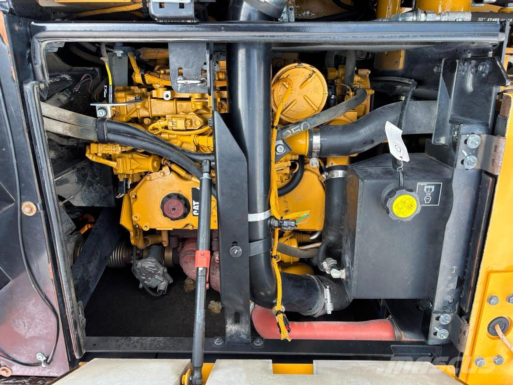 CAT M 315 F TILTROTATOR / AC / CENTRAL LUBRICATION Gumikerekes kotrók
