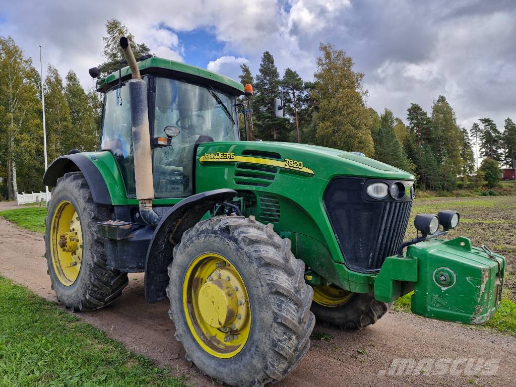 John Deere 7820 Traktorit