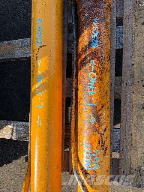 Liebherr R 944 CENTRAL HYDRAULIC CYLINDER L-2380 MM Hydraulik