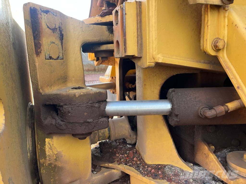 CAT D 250 E Csuklósdömperek
