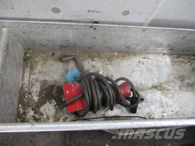 MAN LE 220  LE 180 mit Winde شاحنات قلابة