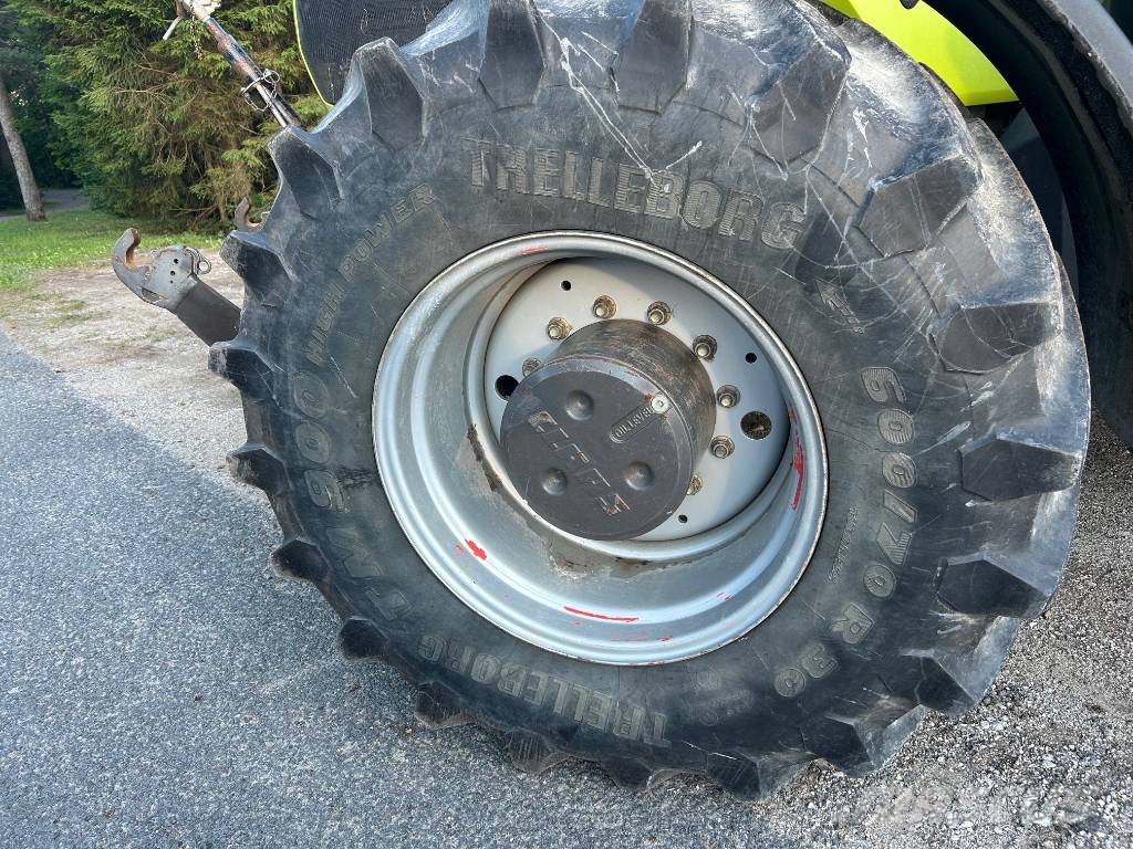 CLAAS Axion 850 الجرارات
