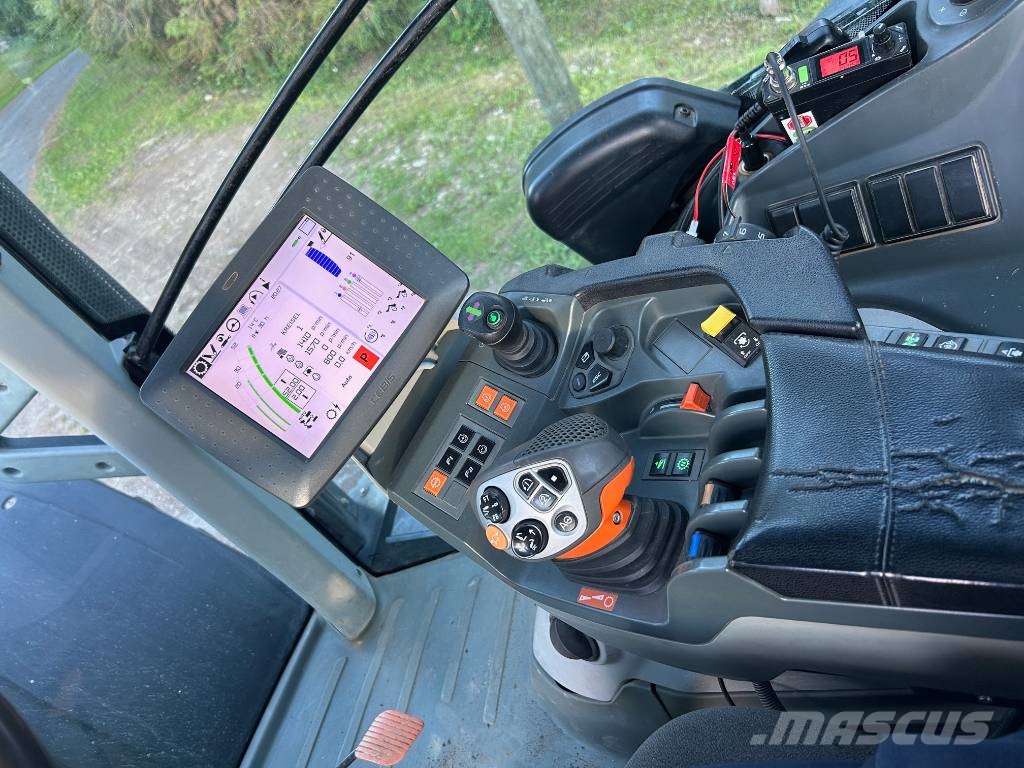 CLAAS Axion 850 الجرارات