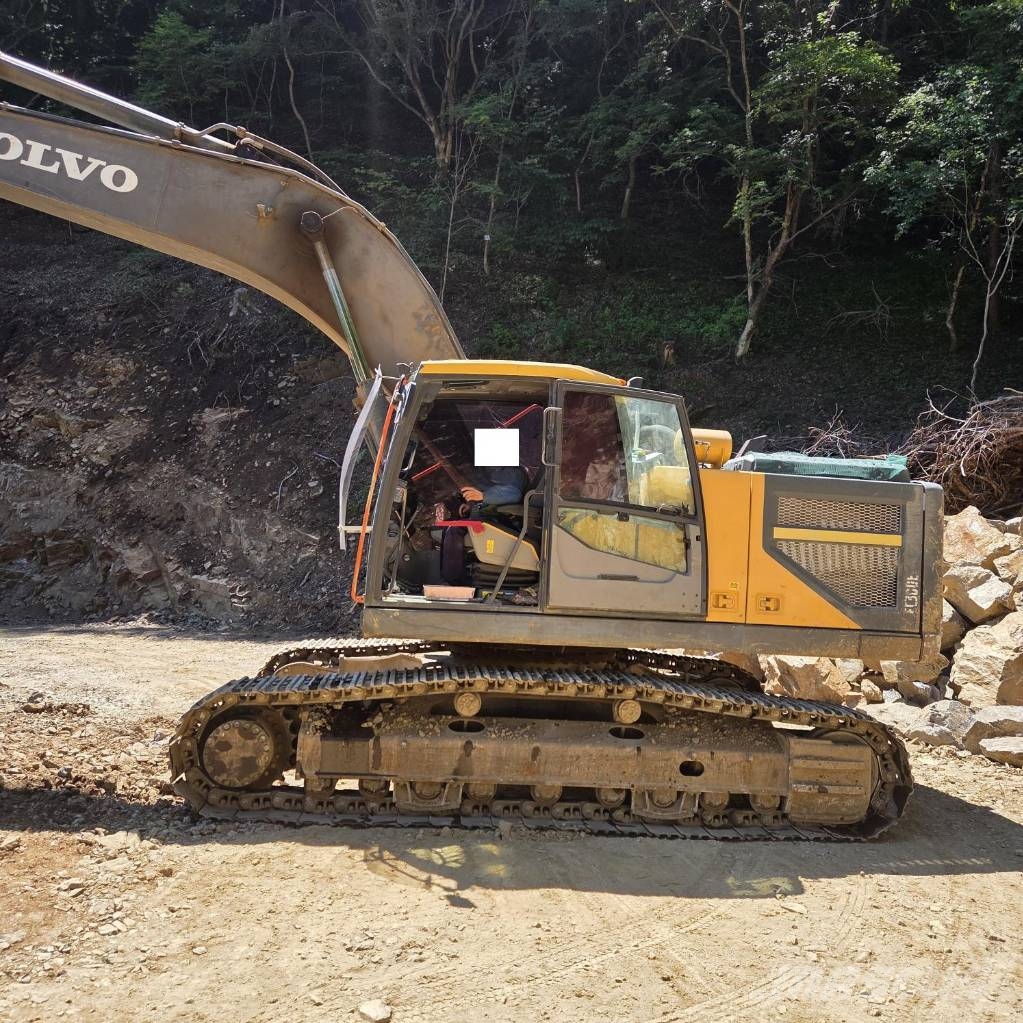 Volvo EC 300 E حفارات زحافة