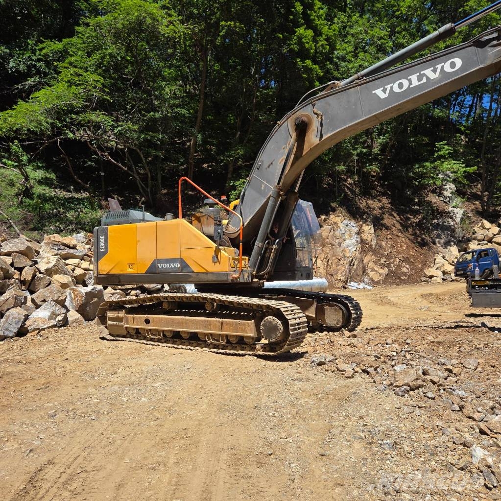 Volvo EC 300 E حفارات زحافة