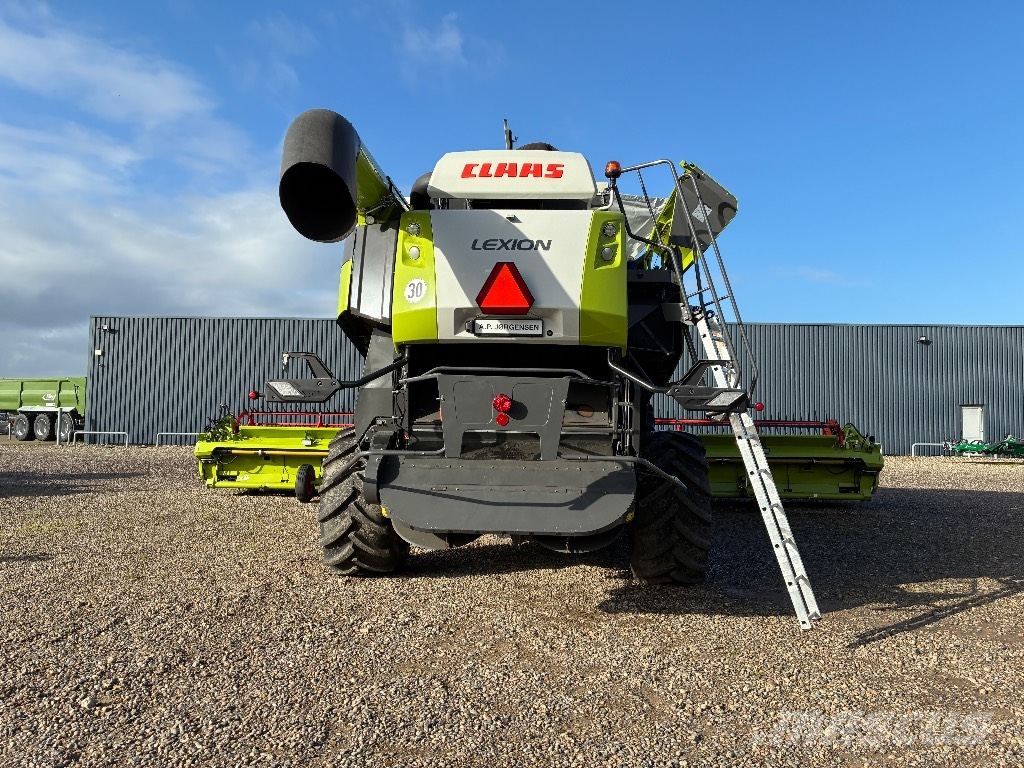 CLAAS Lexion 8800 4WD Maaidorsmachines