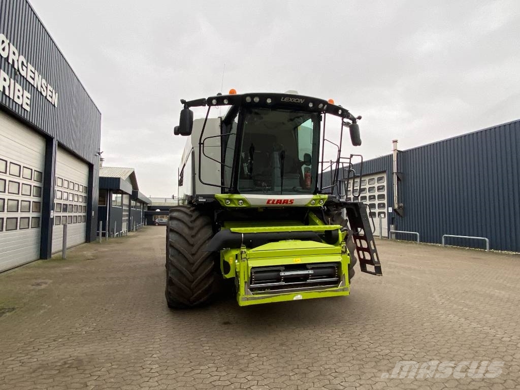 CLAAS Lexion 8800 4WD Maaidorsmachines