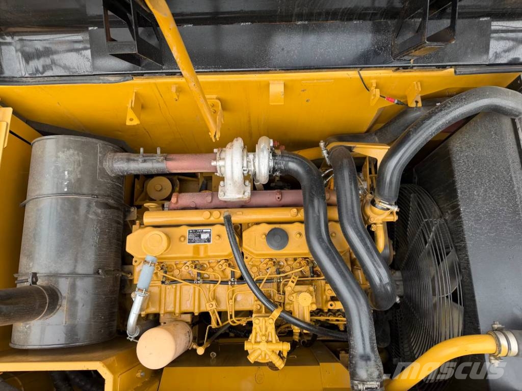 CAT 323D2L 3000 units excavators in stock Верижен екскаватор