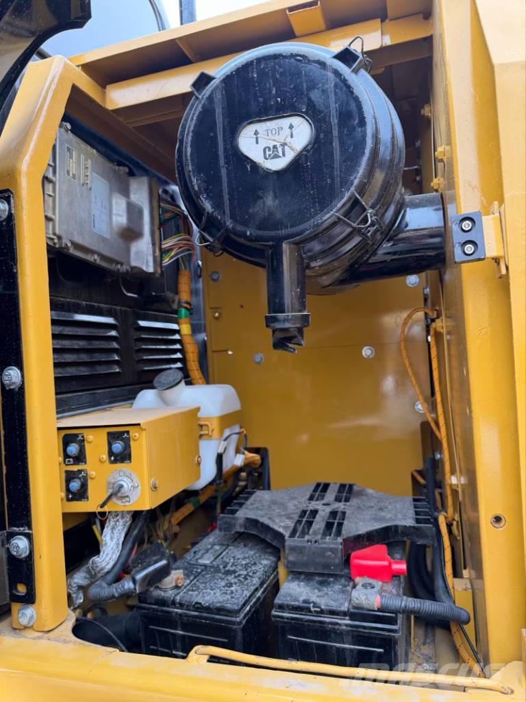 CAT 323D2L 3000 units excavators in stock Верижен екскаватор