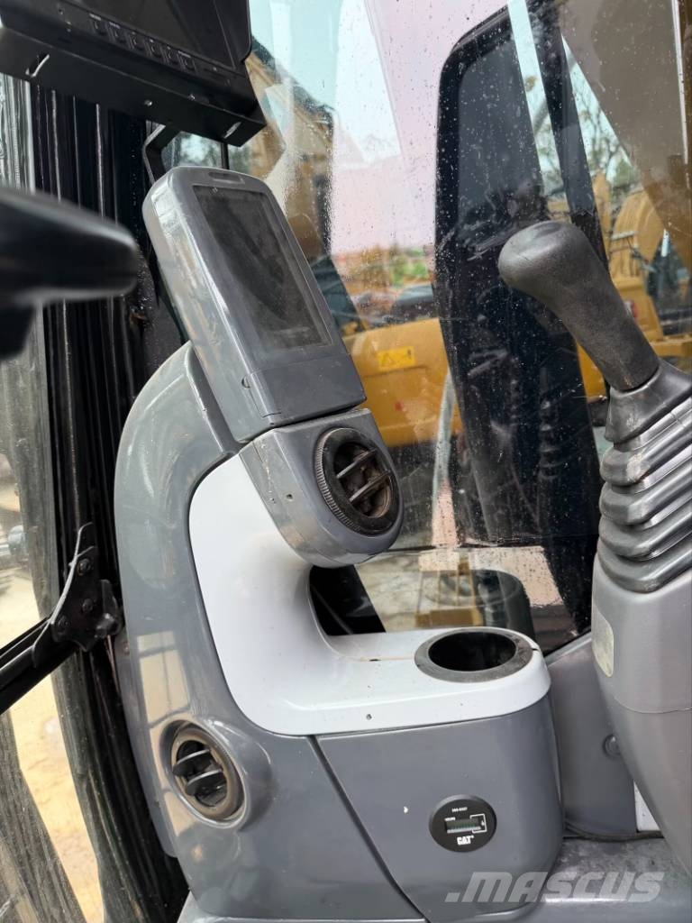 CAT 323D2L 3000 units excavators in stock Верижен екскаватор