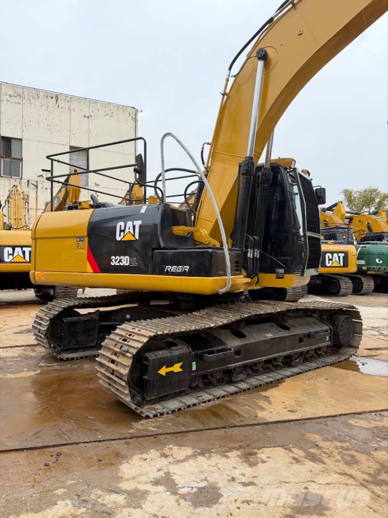 CAT 323D2L 3000 units excavators in stock Верижен екскаватор