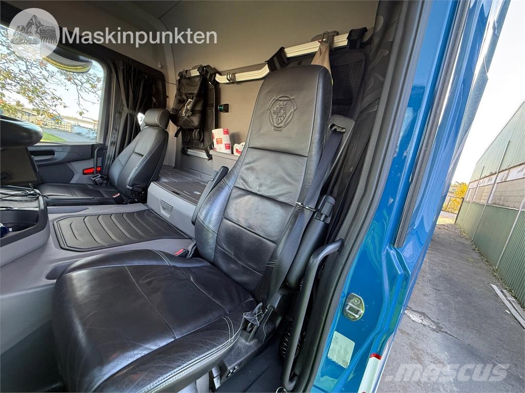 Scania G410B8X4*4NB Lastväxlare/Krokbilar
