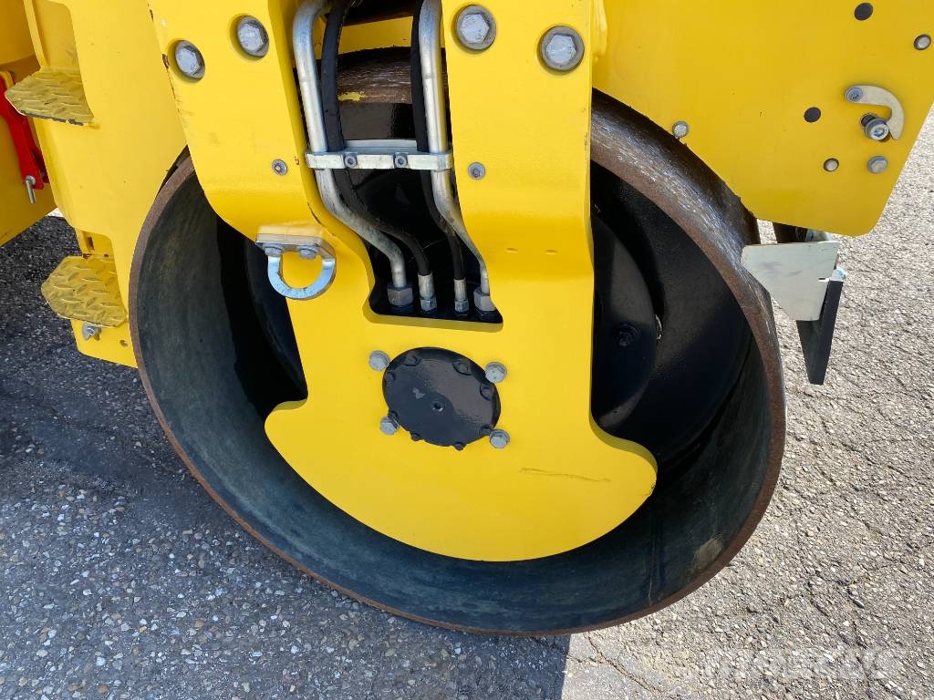 Bomag BW138AD-5/Stage-V 1er Main endommagé Tvåvalsvältar