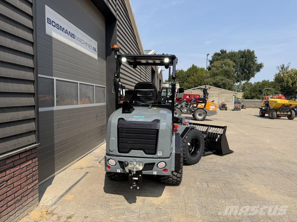 GiANT G2700 X-TRA HD+ minishovel NIEUW (tandempomp stabi لوادر بعجل