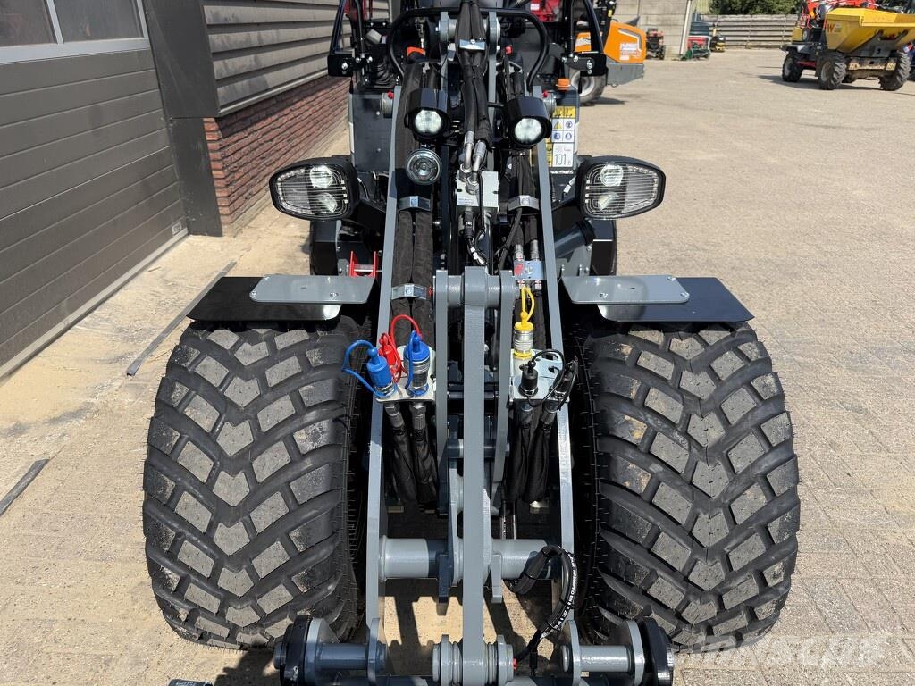 GiANT G2700 X-TRA HD+ minishovel NIEUW (tandempomp stabi لوادر بعجل