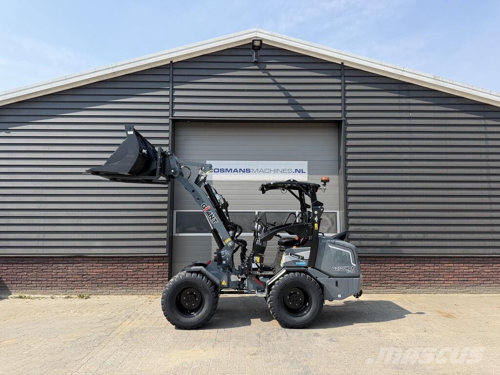 GiANT G2700 X-TRA HD+ minishovel NIEUW (tandempomp stabi لوادر بعجل