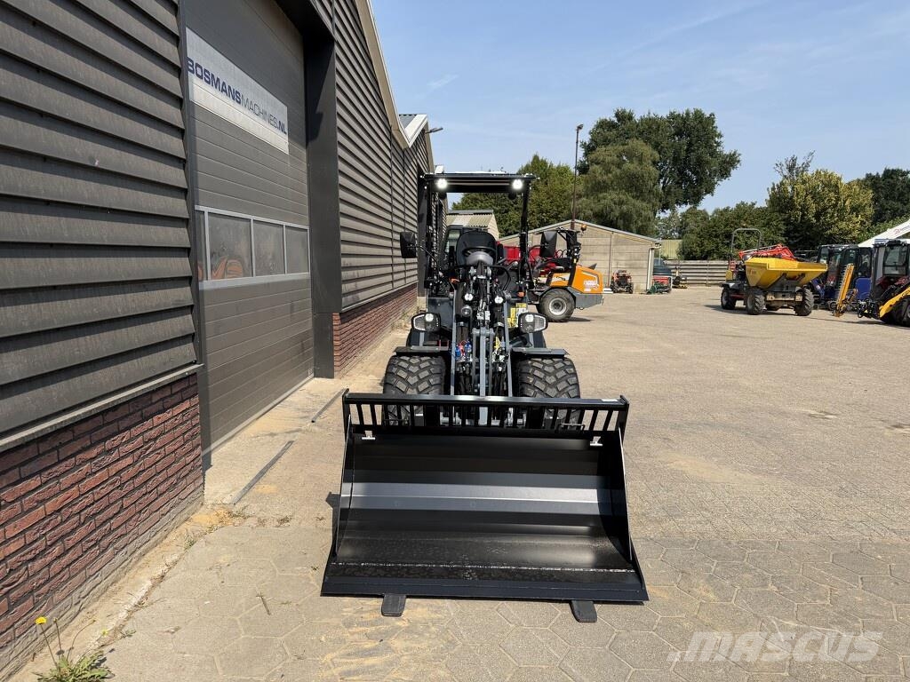 GiANT G2700 X-TRA HD+ minishovel NIEUW (tandempomp stabi لوادر بعجل