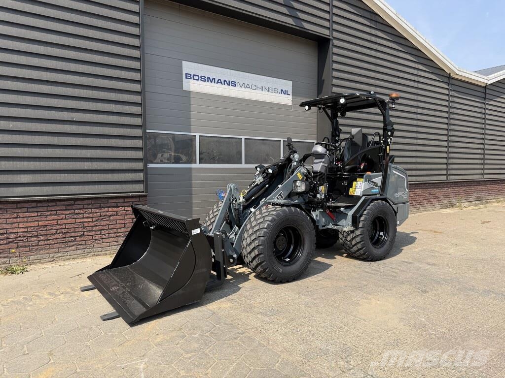 GiANT G2700 X-TRA HD+ minishovel NIEUW (tandempomp stabi لوادر بعجل