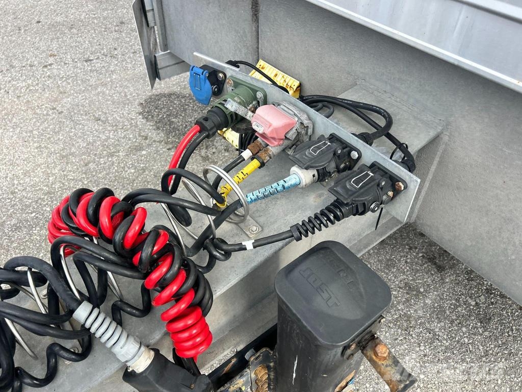 HFR KK18 LIFTING AXLE + BOX HEATING Hűtős