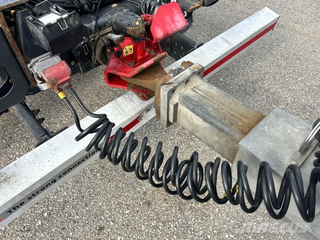 HFR KK18 LIFTING AXLE + BOX HEATING Hűtős