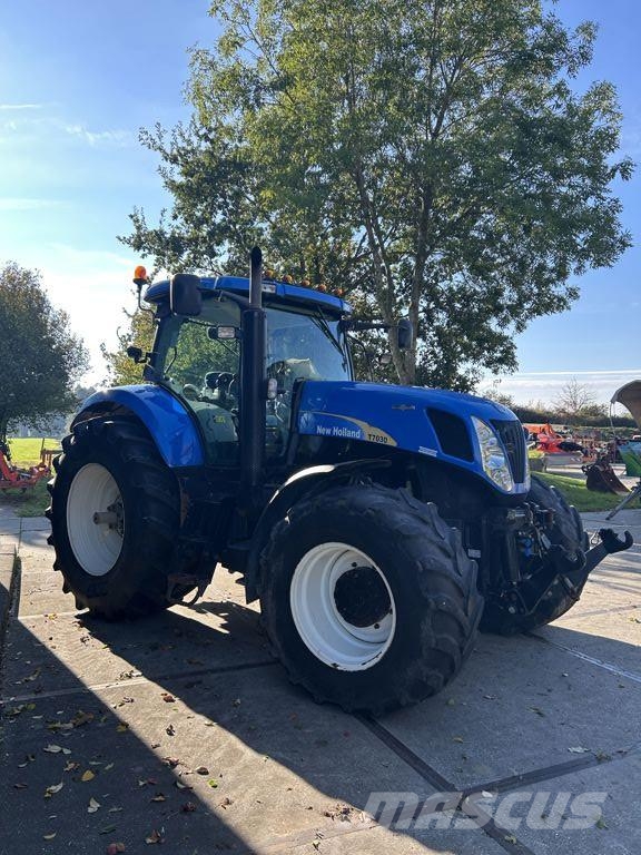 New Holland T7030 AC الجرارات