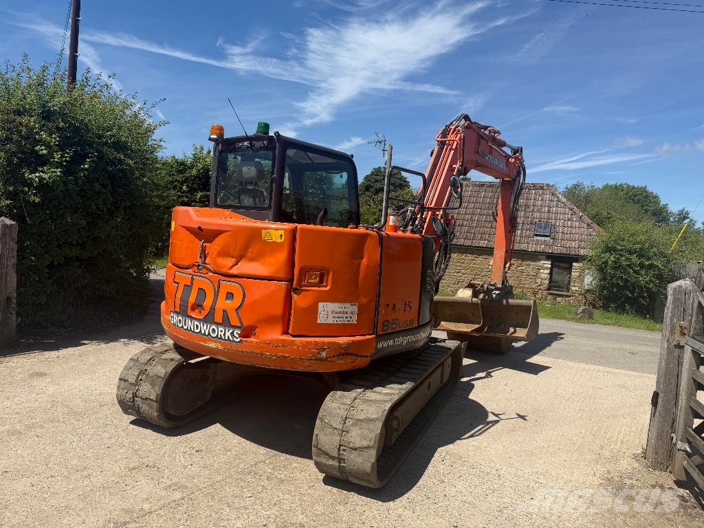 Hitachi ZX 85 US B-5 حفارات وسط 7 طن - 12 طن