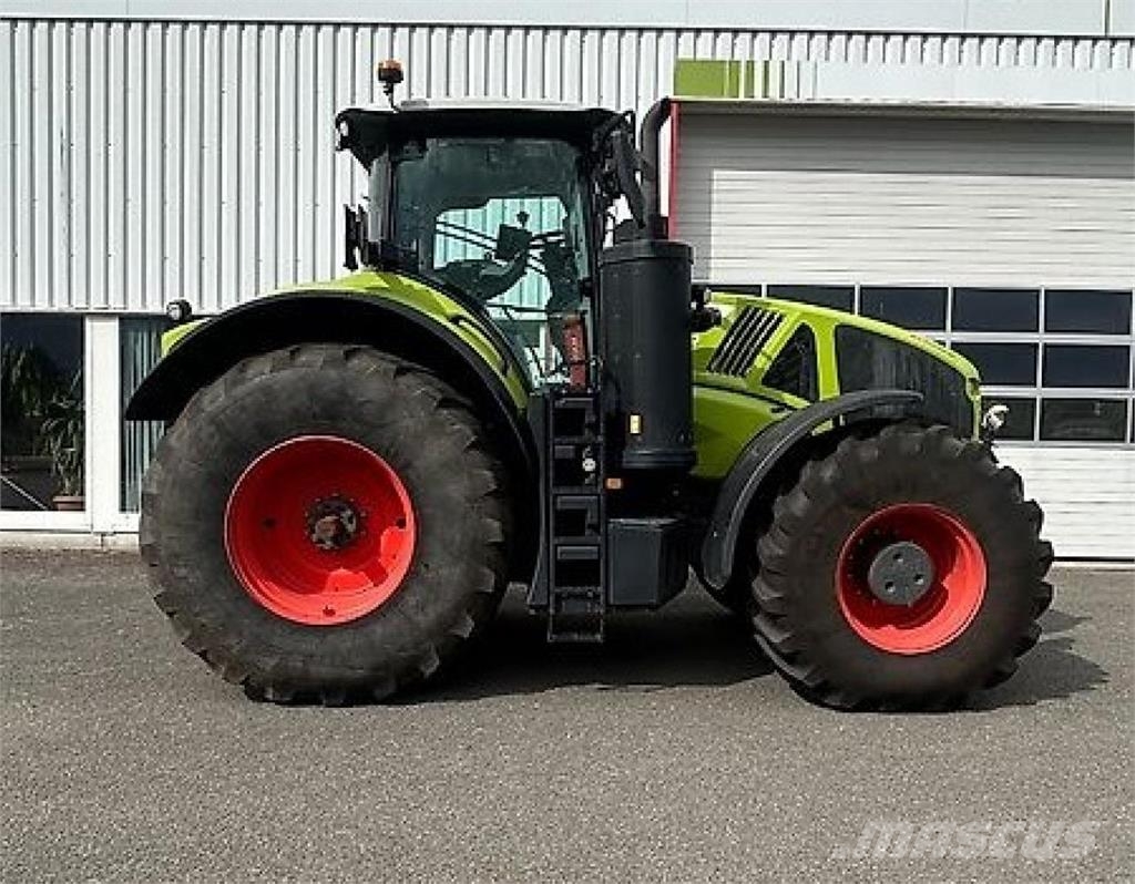 CLAAS Axion 930 Traktorit