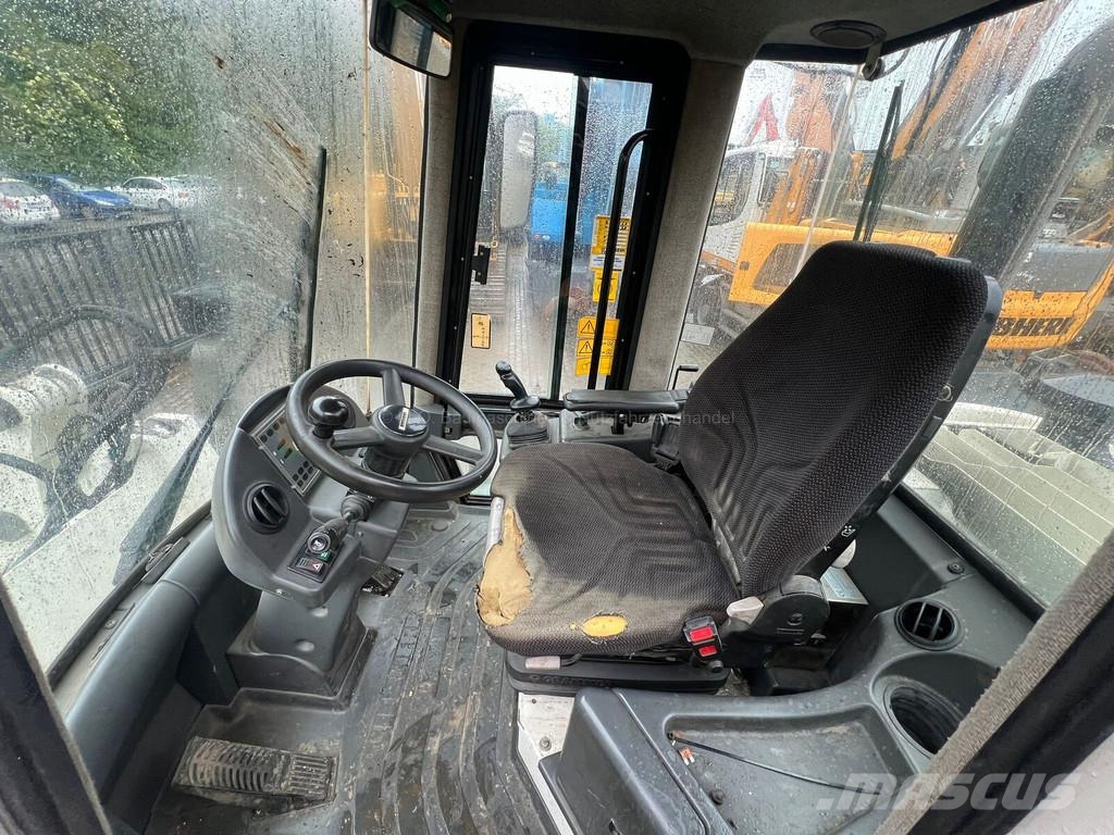 Liebherr L 524 Wheel loaders