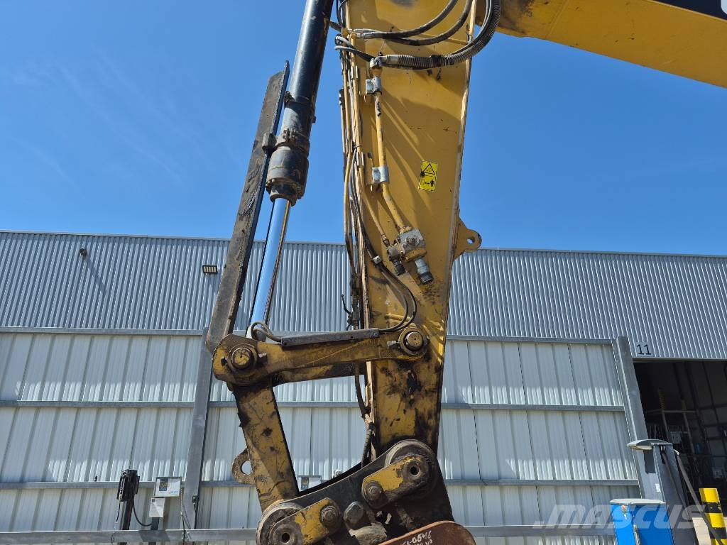 CAT 326FL Roomikekskavaatorid