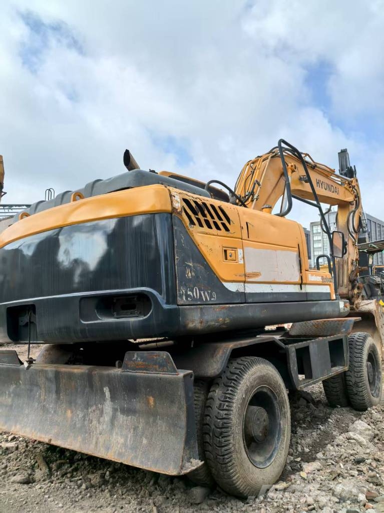 Hyundai Robex 150W-9 Gumikerekes kotrók