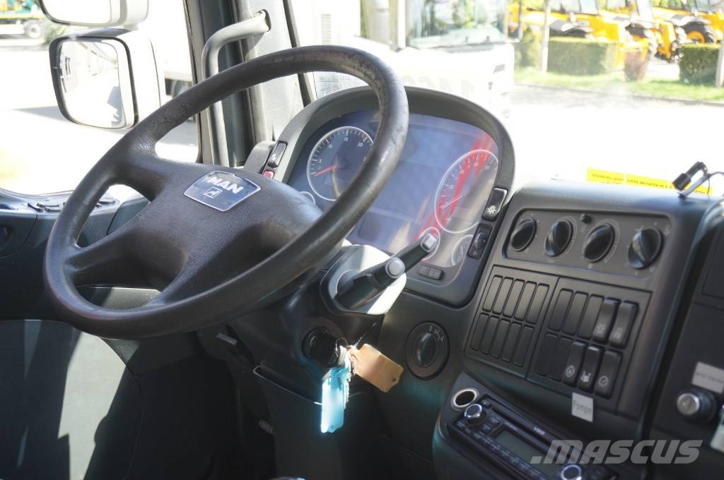 MAN TGA 35.440 8×4 / SB-106 vacuum excavator Excavadoras especiales