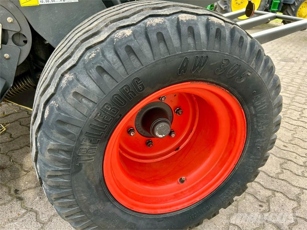 CLAAS Variant 385 Rundballenpressen