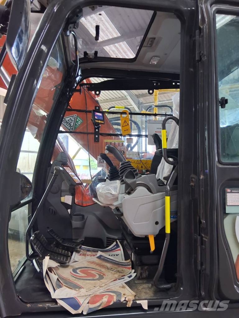 Hitachi ZX 135 US-7B Excavadoras de cadenas
