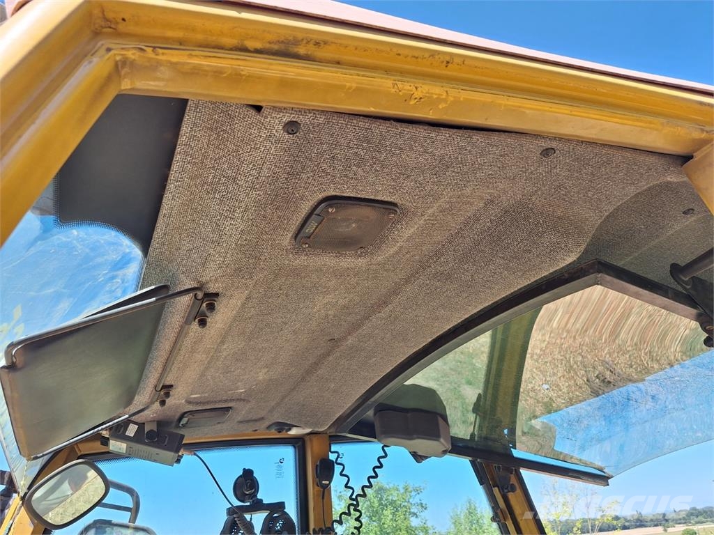 Komatsu WB 97 S-2 4X4 Muu