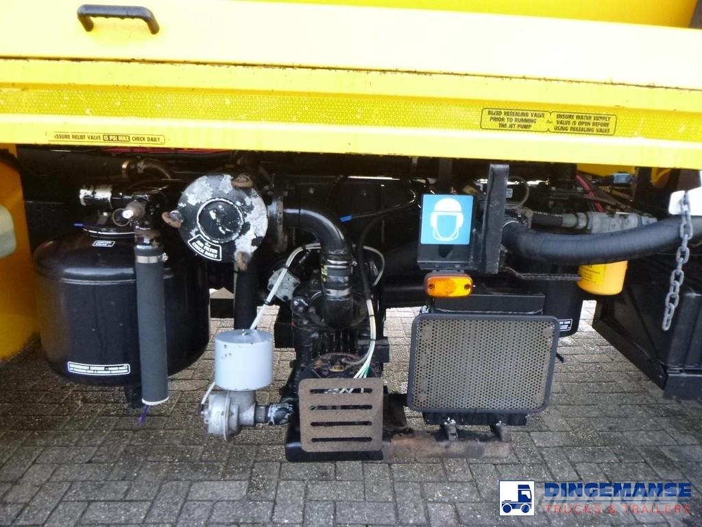 DAF LF 55.220 4X2 RHD Whale vacuum tank 8.1 m3 Slamsugningsbil