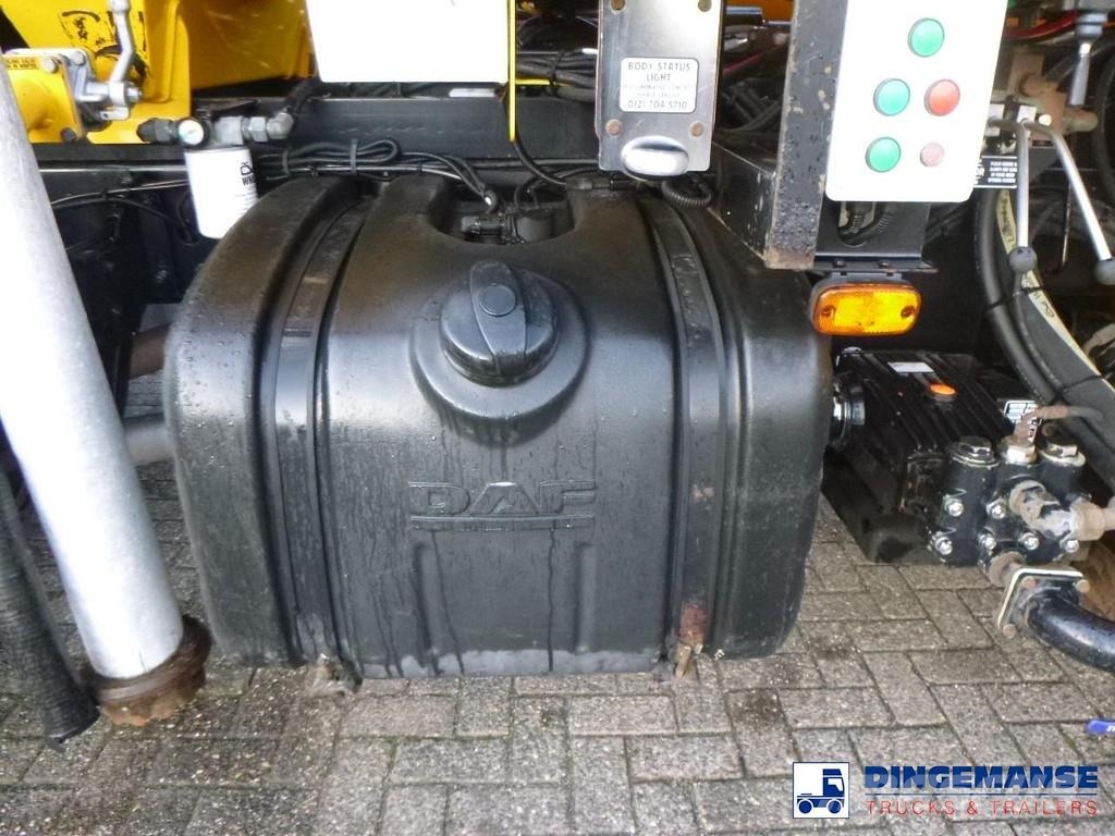 DAF LF 55.220 4X2 RHD Whale vacuum tank 8.1 m3 Slamsugningsbil