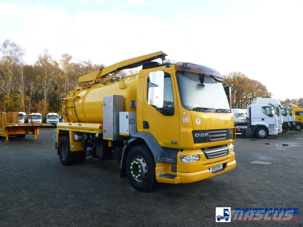 DAF LF 55.220 4X2 RHD Whale vacuum tank 8.1 m3 Slamsugningsbil