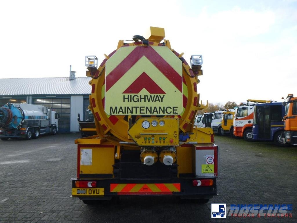 DAF LF 55.220 4X2 RHD Whale vacuum tank 8.1 m3 Slamsugningsbil