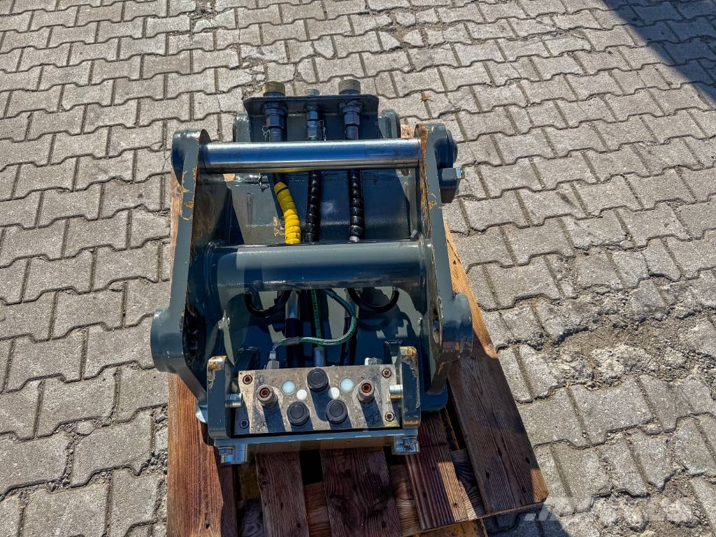 Liebherr SWA48 Vollhydr. Anbauplatte 80mm Schnellwechsler