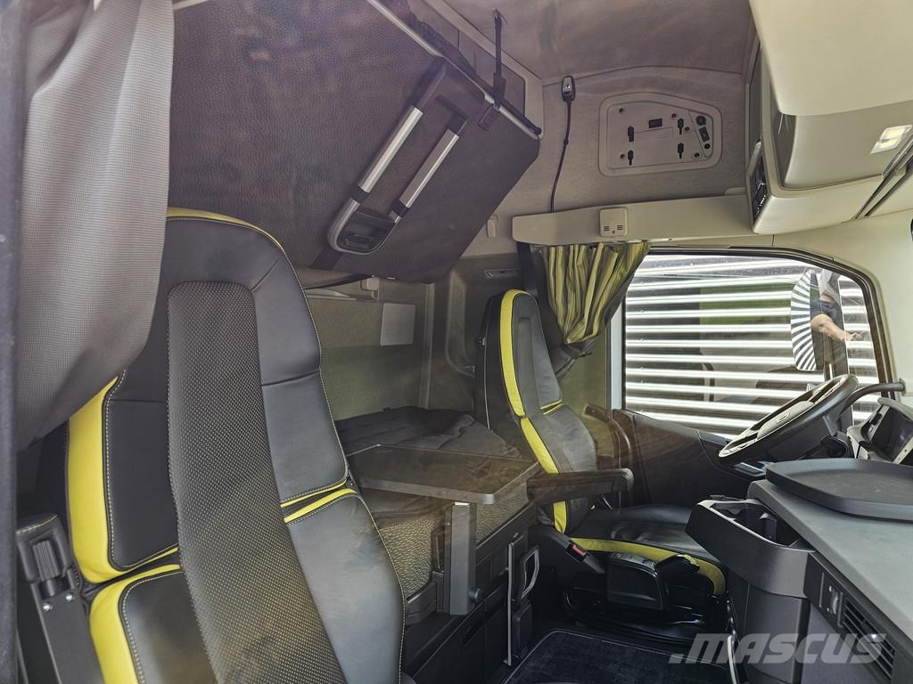 Volvo FH 16 750 8x4 / RETARDER / FASSI 71 TM + JIB Camiones grúa