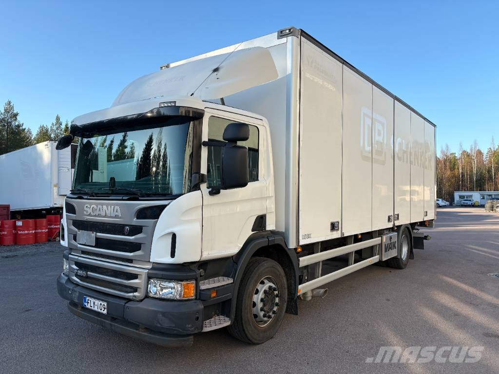 Scania P 250 KSA-kori + PL-Nostin شاحنات ذات هيكل صندوقي