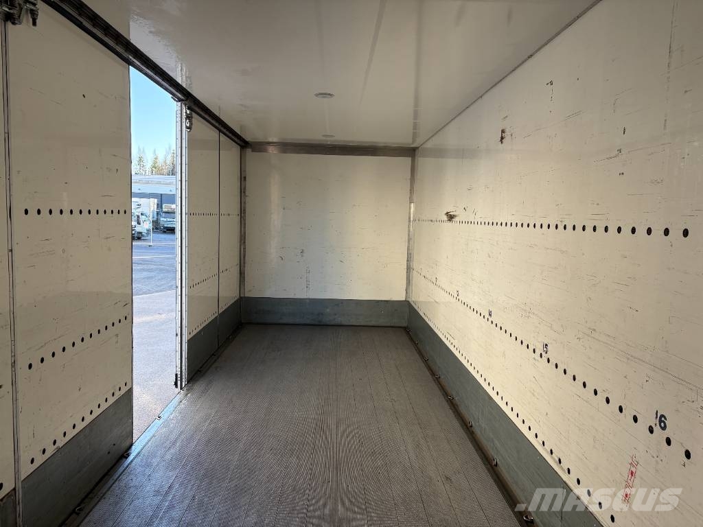 Scania P 250 KSA-kori + PL-Nostin شاحنات ذات هيكل صندوقي