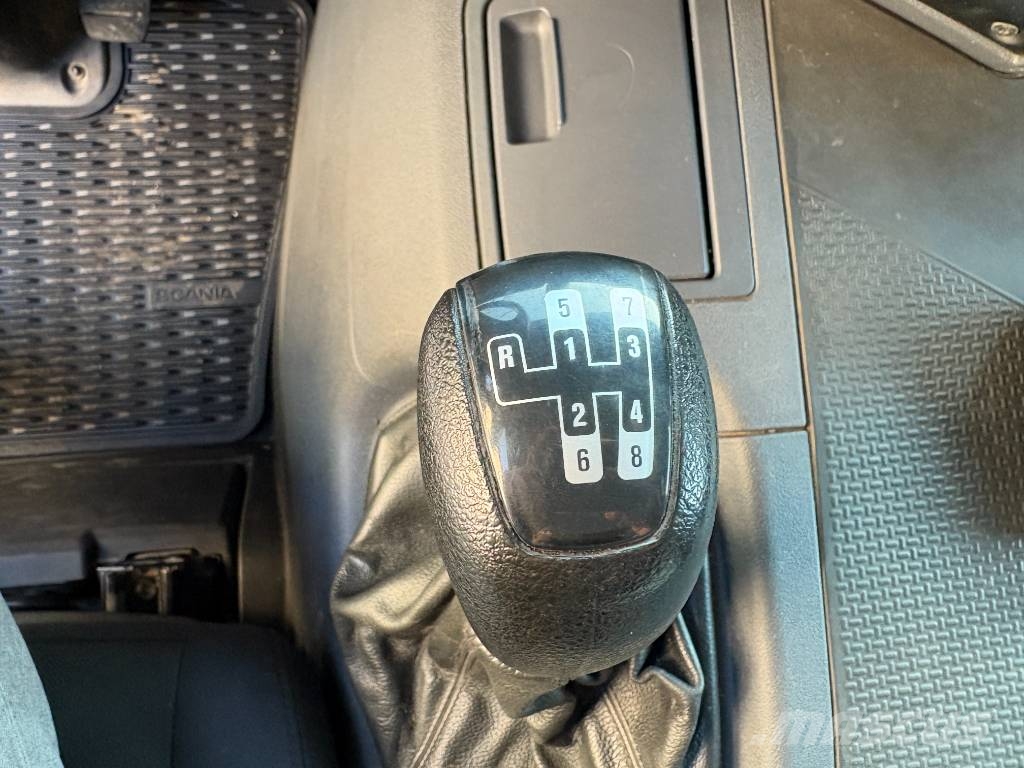 Scania P 250 KSA-kori + PL-Nostin شاحنات ذات هيكل صندوقي